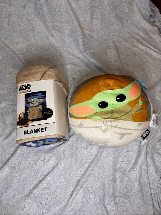 Star Wars Other - Star Wars Grogu thick plush blanket & Super soft & squishy Grogu cloud pillow